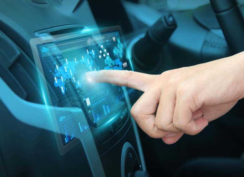 Cada vez más los vehículos incorporan tecnología de comunicación que se apoya en el uso de Internet. FOTO sstock