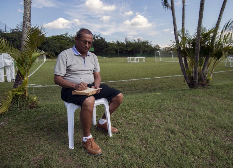 Así es la vida de un cazatalentos del fútbol colombiano
