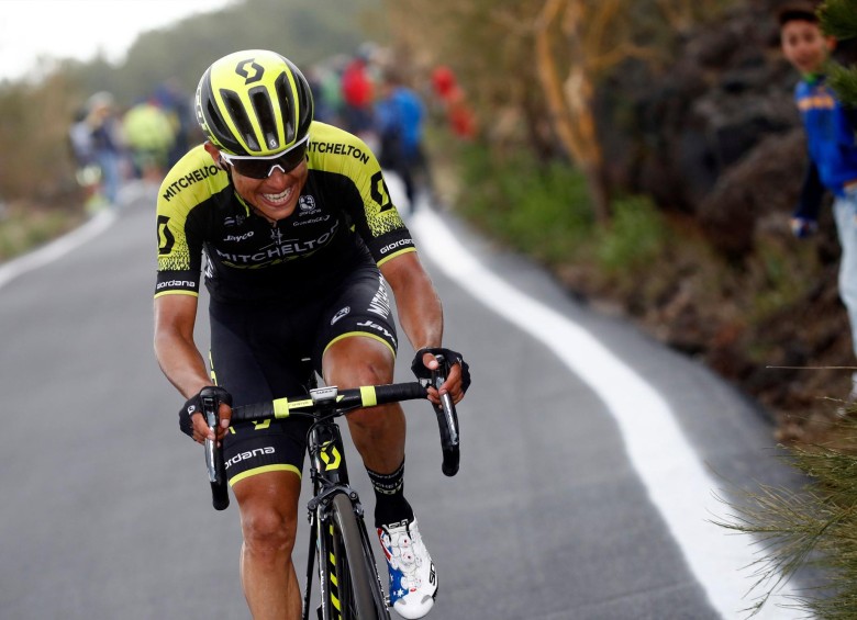 Esteban Chaves quien cumplía un papel sobresaliente en el Giro de Italia, sufrió en la décima etapa y por problemas de salud, perdió más de 10 minutos. FOTO AFP