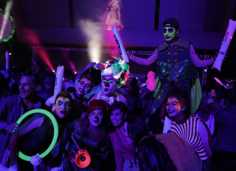 Medellín encendió sus alumbrados con una fiesta de color 