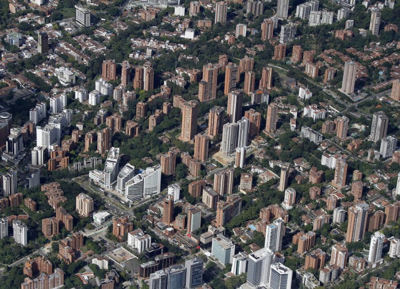 A pesar de que El Poblado concentra la mayor densidad de edificaciones, aún los más altos de Medellín están en el centro de la ciudad. FOTO Donaldo Zuluaga Velilla