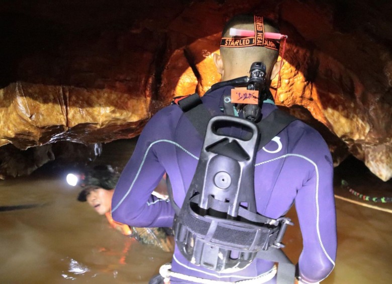 Se suspende rescate en cueva en Tailandia, 4 niños ya salieron