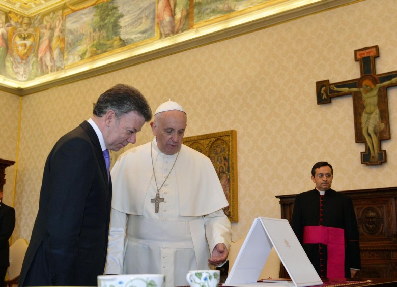 La audiencia entre el Papa Francisco y el presidente Juan Manuel Santos, donde el proceso de paz fue el tema que ocupó la agenda. FOTO CORTESÍA