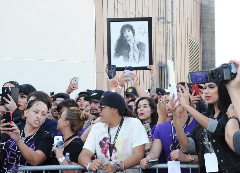 Selena ya tiene su escultura de cera en museo de Hollywood 