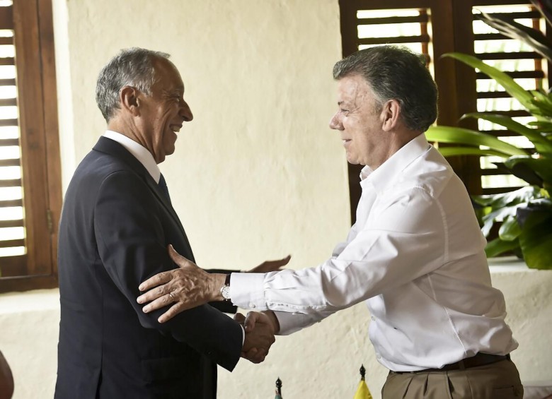Tras su llegada a Colombia, el mandatario portugués sostuvo una reunión privada con el presidente Juan Manuel Santos. FOTO AFP