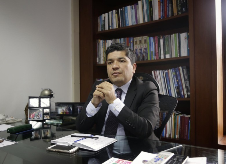 Carlos Eduardo Guevara, senador y presidente del Partido Mira”