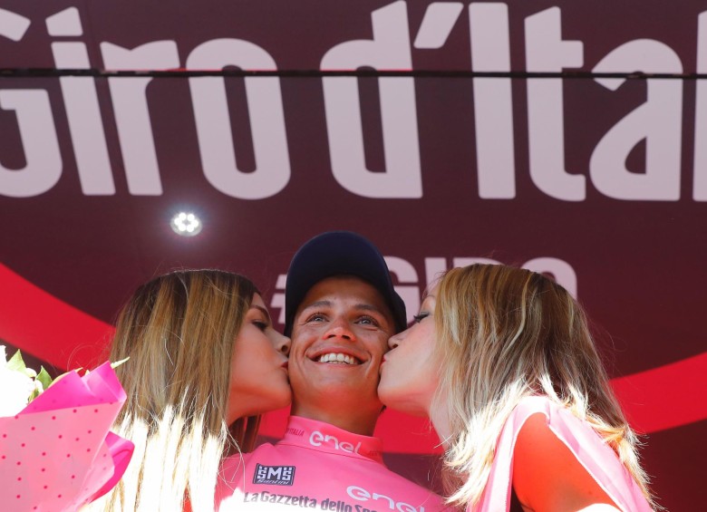 El colombiano Esteban Chaves es el nuevo líder del Giro de Italia. FOTO AFP