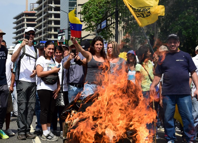 De los 26 puntos de salida de la marcha, 19 están ubicados en el municipio Libertador, sede de los poderes públicos y gobernado por el chavista Jorge Rodríguez, quien ha prohibido actos opositores en esa zona de la ciudad. FOTO AFP