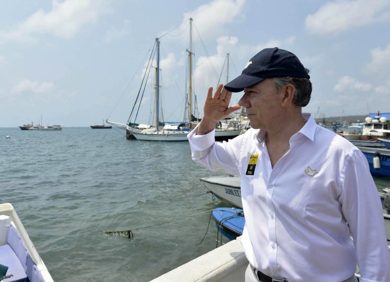 El presidente Juan Manuel Santos recorrió el centro de la Isla y en las instalaciones de la Gobernación se reunió con los líderes del archipiélago. La Defensoría hará el seguimiento. FOTO presidencia 