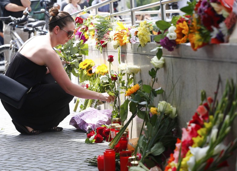 La Fiscalía de Múnich asume que el tiroteo protagonizado el pasado viernes por un germano-iraní de 18 años en un centro comercial de la ciudad fue un acto de locura. FOTO REUTERS