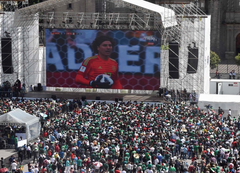 El gol de México en el Mundial de Rusia provocó un movimiento telúrico en el Zócalo. FOTO AFP
