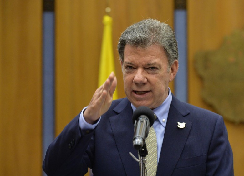 Juan Manuel Santos le advirtió a la guerrilla de las Farc que ni se levantará de la mesa, ni cederá a un cese bilateral, pues desde un principio aclaró que se negociaría la paz en medio del conflicto. FOTO CORTESÍA