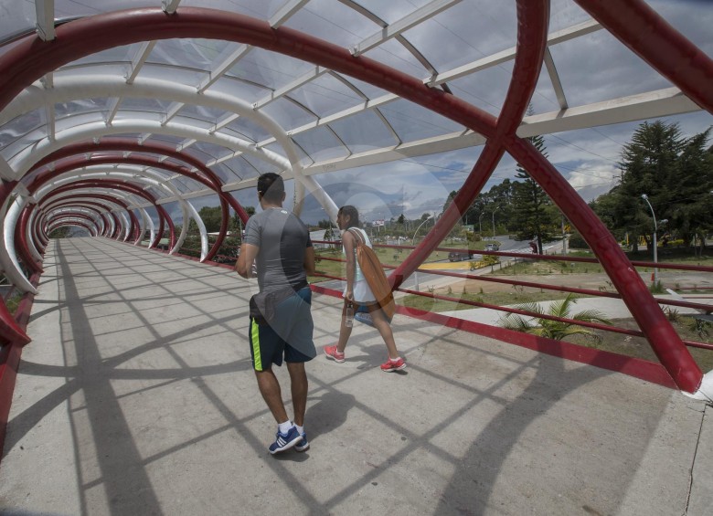 Rionegro ha dado un paso adelante en espacios peatonales. Sin embargo, su crecimiento acelerado lo obliga a pensar en sistemas de movilidad. FOTO donaldo zuluaga