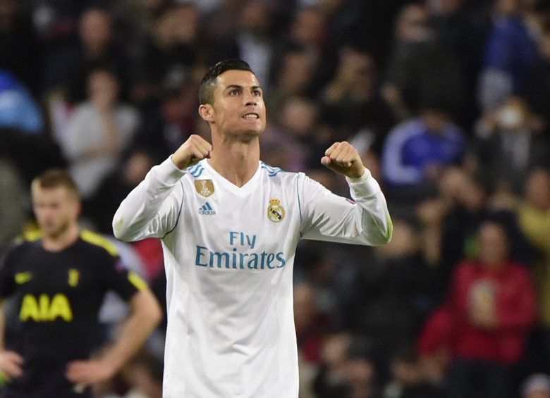 Cristiano Ronaldo 32 añosMéritos: campeón y goleador de la Liga de Campeones con el Real Madrid. Fue el primer futbolista en superar los 100 tantos en este torneo. Ganó el Mundial de Clubes y fue tercero en la Copa Confederaciones con Portugal.