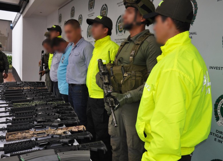 Caen traficantes de armas con un arsenal en Bogotá