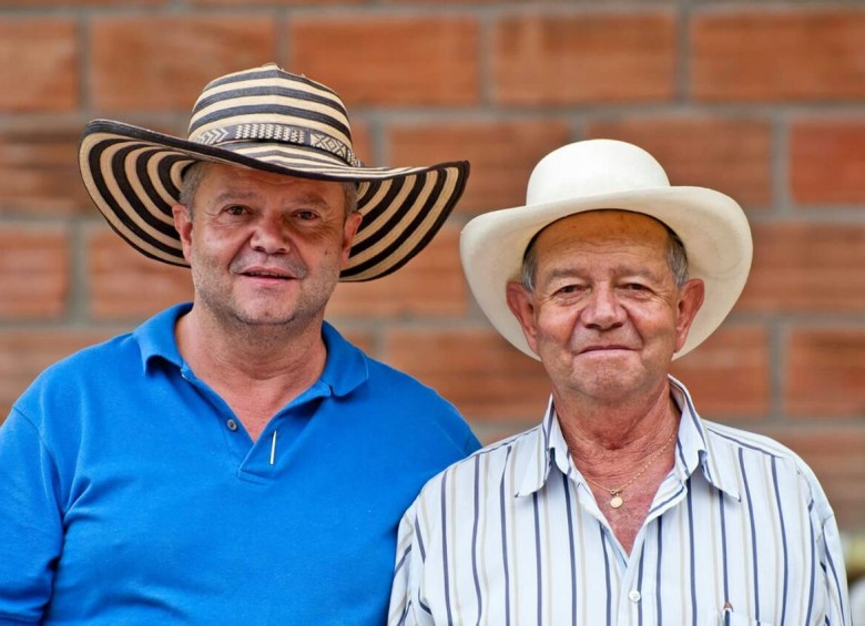Víctor Maya y su padre Heriberto unieron sus fortalezas comerciales y cafeteras para crear una empresa que además de ser rentable, brinda bienestar a empleados y a comunidad. FOTO cortesía