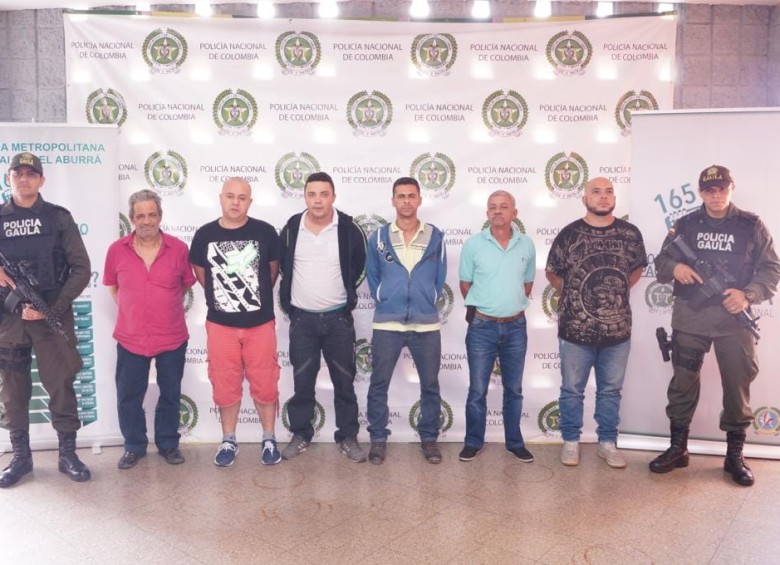 Fueron seis los capturados, presuntos integrantes de la banda que extorsionaba taxistas. Foto: Cortesía