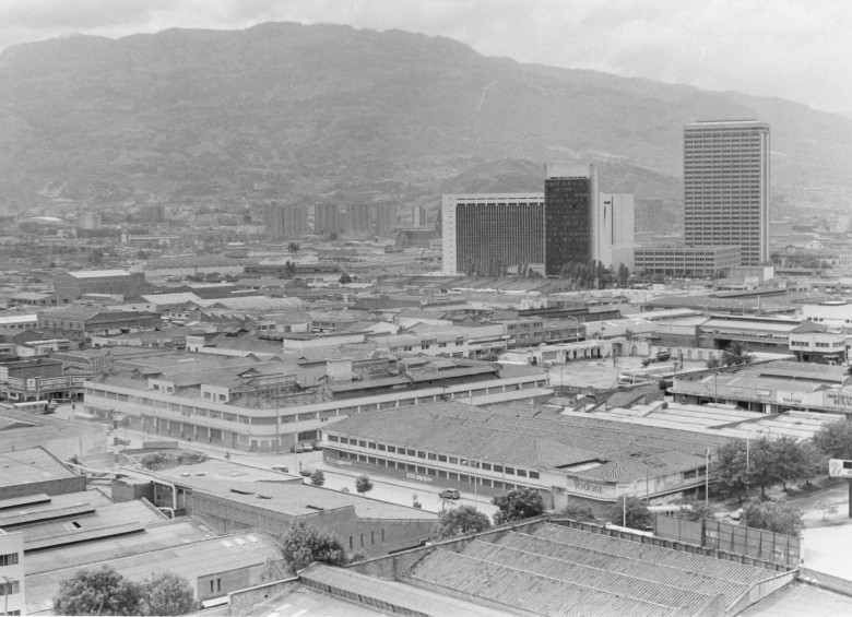Una Medellín sin tanta urbanización en sus laderas recibió la visita del Papa Juan Pablo II. FOTO Archivo El Colombiano