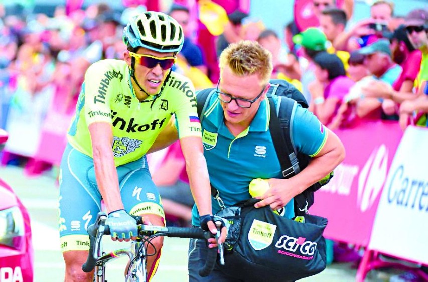 Brambilla fue más veloz que Quintana para llevarse la etapa. También ganó este año en el Giro.
