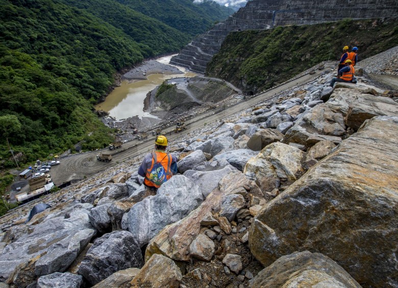 EPM indicó que son cerca de 1.500 trabajadores los que se repartieron para trabajar 24 horas todos los días en el llenado prioritario de la presa en Hidroituango. FOTOS JUAN ANTONIO SÁNCHEZ