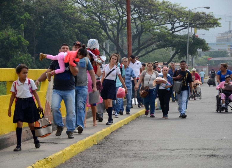 Paso de la frontera colombo-venezolana en Cúcuta. FOTO Colprensa
