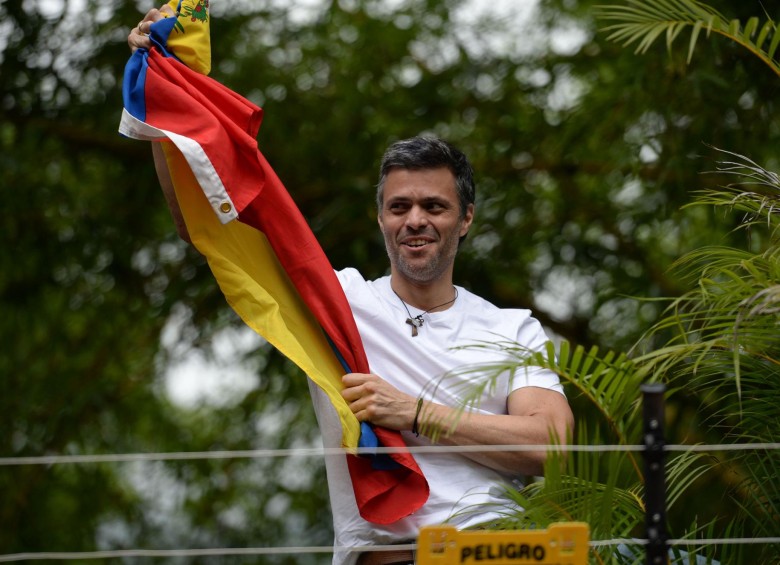 Leopoldo López salió de la cárcel y ya está en su casa
