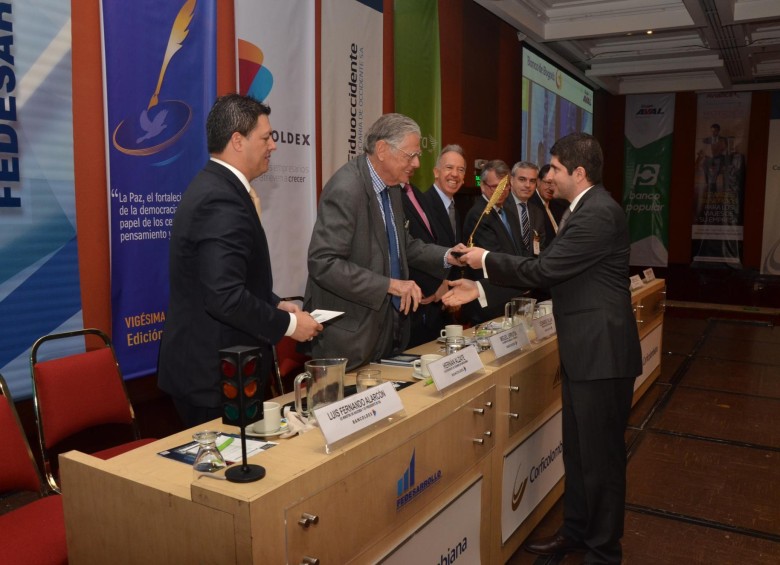 La ceremonia de premiación realizó ayer en Bogotá, durante el seminario de perspectivas económicas 2016. FOTO Cortesía