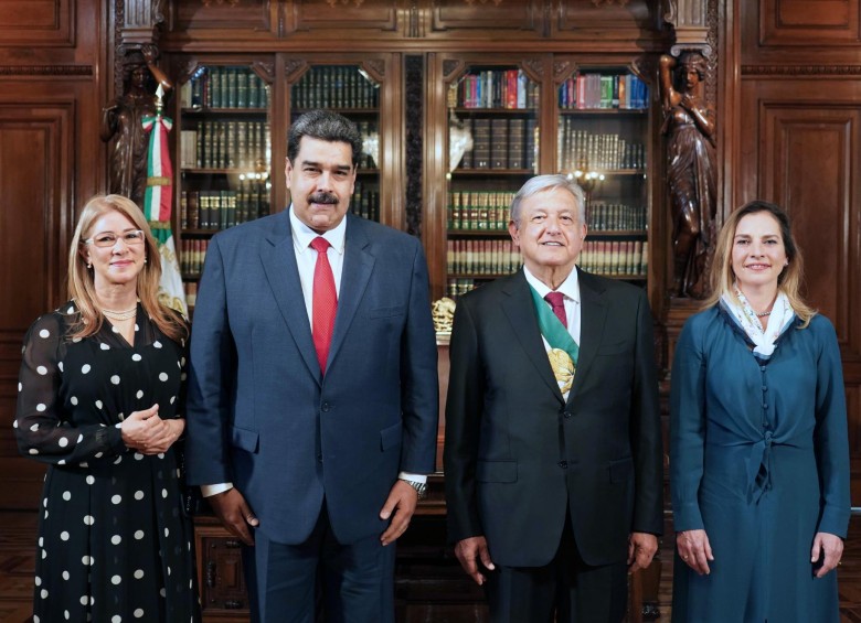 De izquierda a derecha: Cilia Flores, primera dama de Venezuela; Nicolás Maduro, presidente de Venezuela; Andrés López Obrador, primer mandatario de México; y Beatriz Gutiérrez Mueller, primera dama de México. Foto AFP