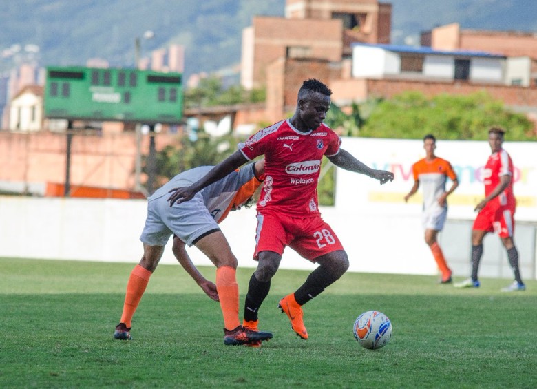 El jugador tumaqueño Déinner Alexánder Quiñones jugó como titular con el Medellín en el amistoso ante Deportivo La Guaira de Venezuela. FOTO cortesía dim