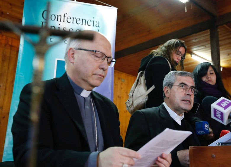 Líderes de la Conferencia Episcopal de Chile durante rueda de prensa. FOTO: REUTERS