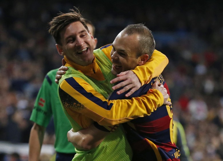 Messi, que actuó unos minutos, celebró desde el banco cada gol de sus compañeros. FOTO REUTERS