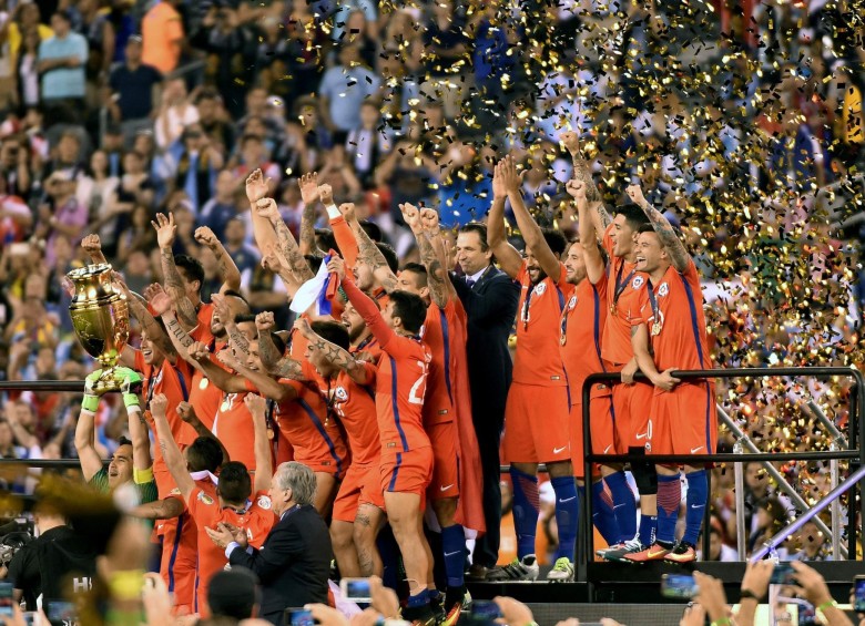Los jugadores de la Selección de Chile celebran como bicampeones de la Copa América. FOTO AFP