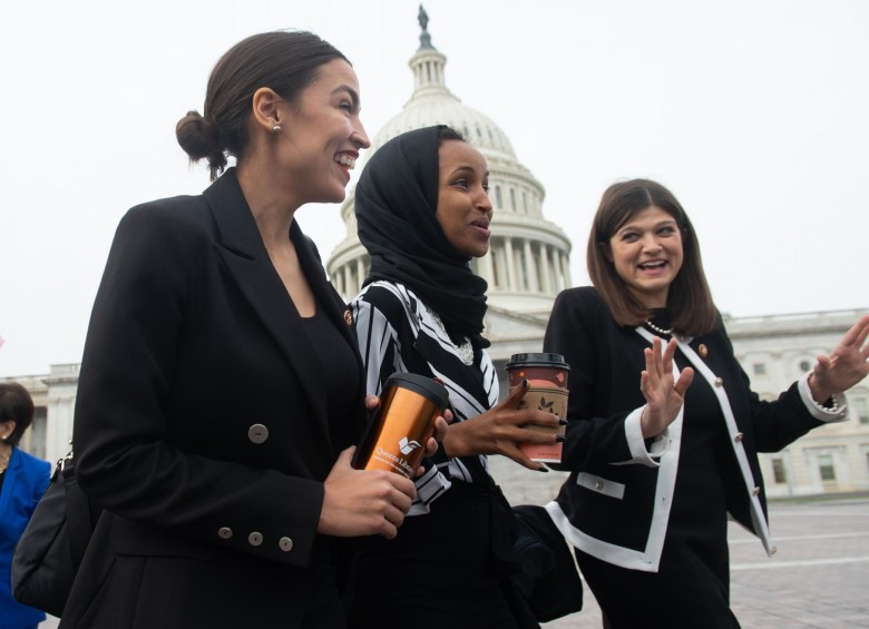 En esta foto se ven las representantes a la Cámara Alexandria Ocasio-Cortez, Ilhan Omar y Rashida Tlaib en el Congreso de Estados Unidos. Son del ala progresista del Partido Demócrata. FOTO AFP
