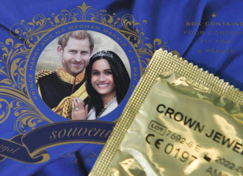 “Elegantes y cómodos” y fabricados con “un latex suntuoso”: así son los preservativos de la marca “Las joyas de la corona”. FOTO AFP