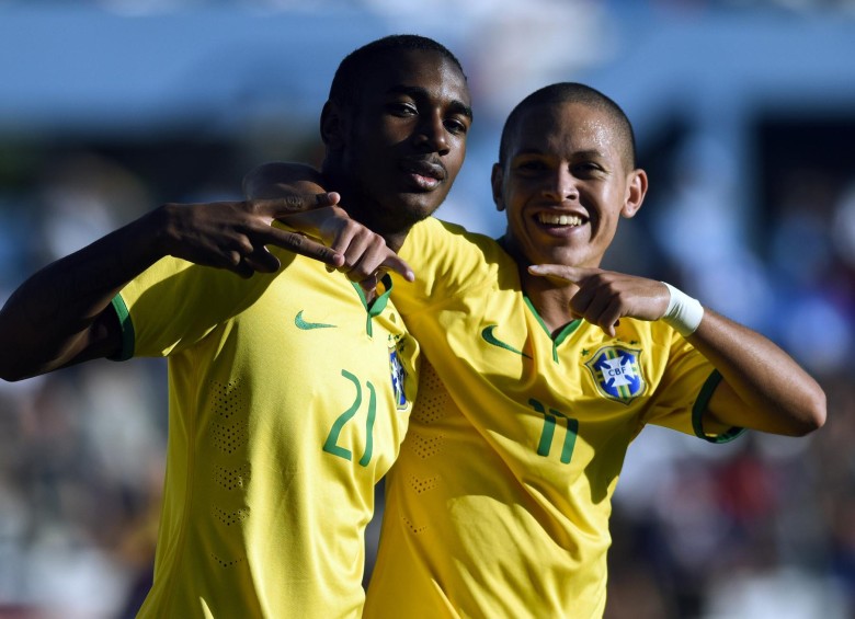 Marcos Guilherme (Izquierda) es el goleador de Brasil con cuatro anotaciones. FOTO AP