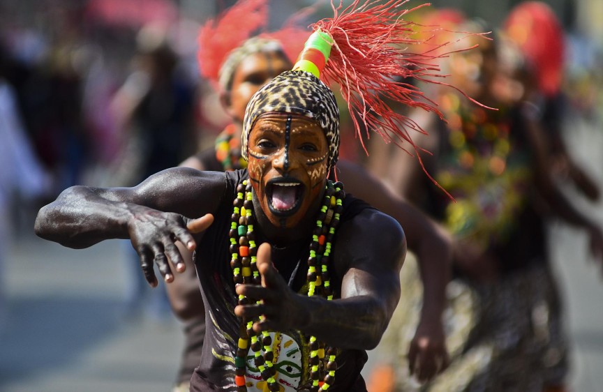Y los eventos principales del Carnaval son: la Batalla de Flores, la Gran Parada, Festival de Orquestas y Acordeones y la Muerte de Joselito. FOTO AFP