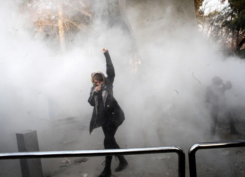 Ayer las protestas se trasladaron a la capital, Teherán, con las principales universidades del país y un sector estudiantil que históricamente siempre abogó por la modernización. FOTO efe