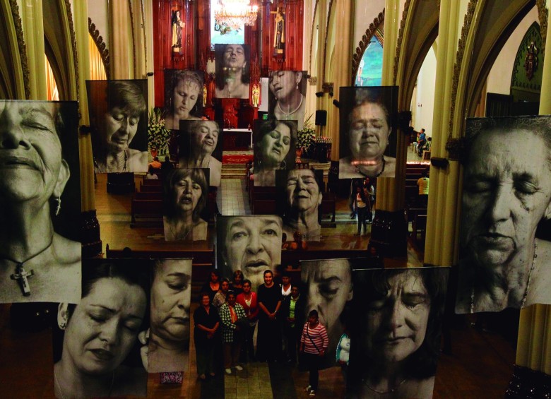 Érika Diettes ha retratado el dolor de las víctimas. Obra Relicarios.Fotos archivo el colombiano