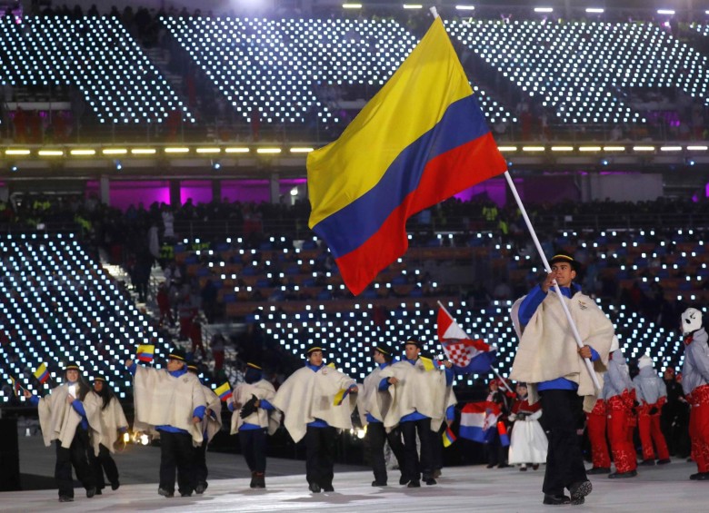 Pedro Causil, patinador sanandresano, forjado en Antioquia, portó la bandera colombiana. 