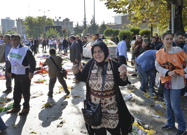 Atentado en marcha por la paz en la capital turca deja por lo menos 95 muertos. FOTO AP