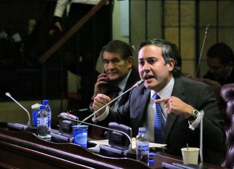 El senador Mario Fernández, ponente del proyecto de Ley 174. FOTO: @MarioFerAlco