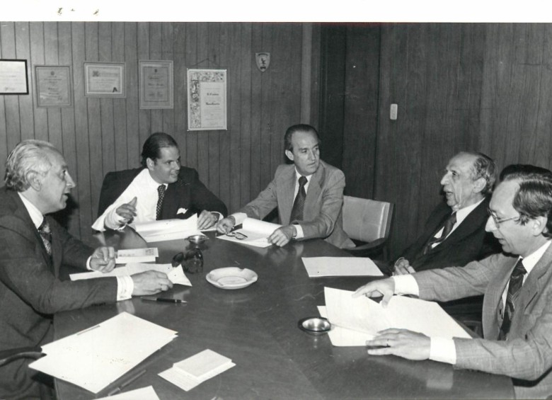 El abogado, historiador y escritor de Riosucio (Caldas), Otto Morales Benítez y el exgobernador de Antioquia y exdirector de El Colombiano. FOTO ARCHIVO