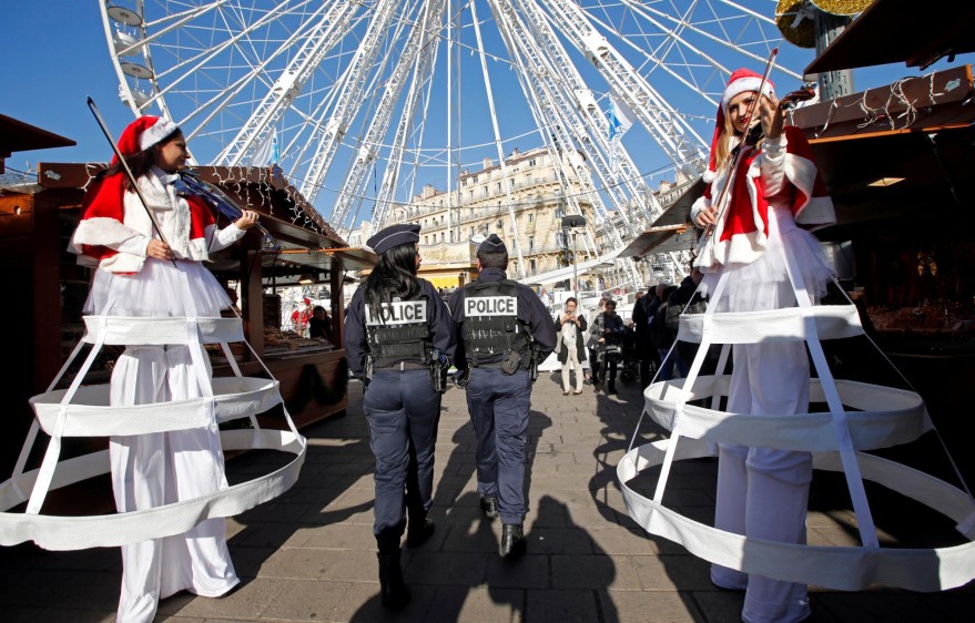 Tras los atentados de Berlín, en ciudades como Marsella, Francia, la seguridad alrededor de los sitios turísticos se ha redoblado. FOTO REUTERS
