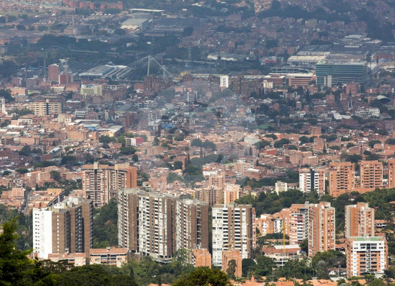 Ya son pocas las licencias de construcción que quedan en las laderas de Envigado. FOTos Donaldo Zuluaga y Edwin Bustamante