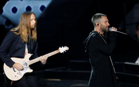 James Valentine y Adam Levine encabezan la banda Maroon 5. Foto:Reuters - Mario Anzuoni