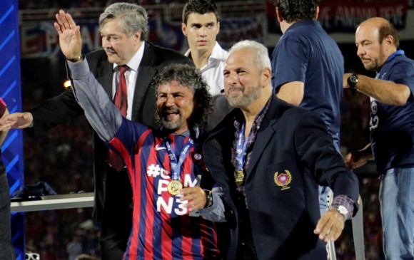 Este es el primer título internacional del entrenador antioqueño Leonel Álvarez. FOTO REUTERS