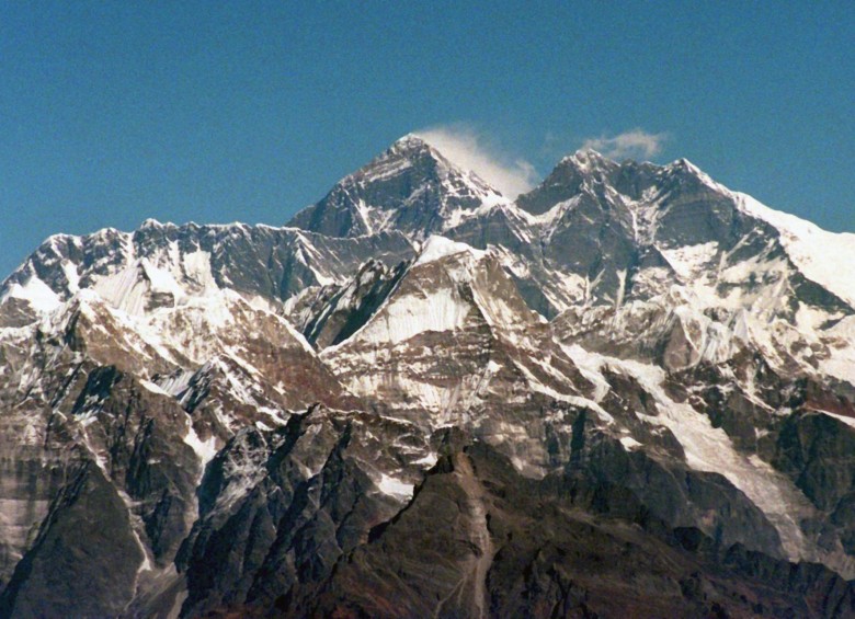 El Everest es también conocido en Nepal como Sagarmāthā (La frente del cielo). FOTO: Efe/Martin Athenstaedt