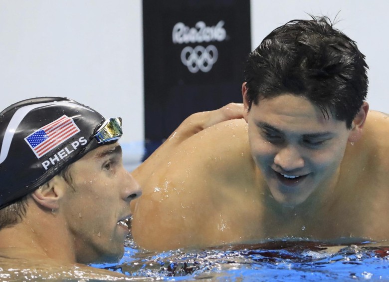 Schooling, de 21 años, ganó la primera medalla de oro para Singapur en unos Juegos Olímpicos, además la ganó contra el hombre récord de la natación, Michael Phelps. FOTO Reuters