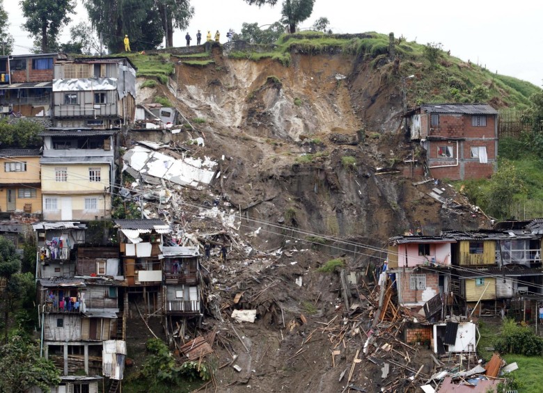 Con drones las autoridades manizalitas monitorean las laderas de la ciudad, para prevenir nuevas tragedias. FOTO EFE