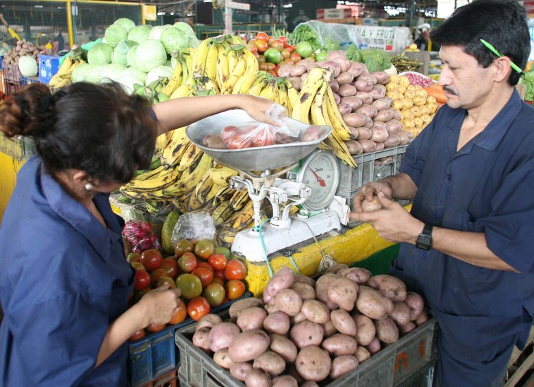 El grupo de alimentos fue el de mayor variación durante enero, presionando el alza de la inflación. Hortalizas, legumbres y tomate observaron mayores precios. Foto: EL COLOMBIANO